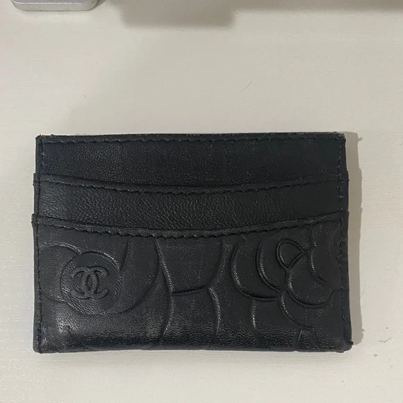 Chanel Black Quilted Card Holder with Gold Logo - Picture 2 of 2